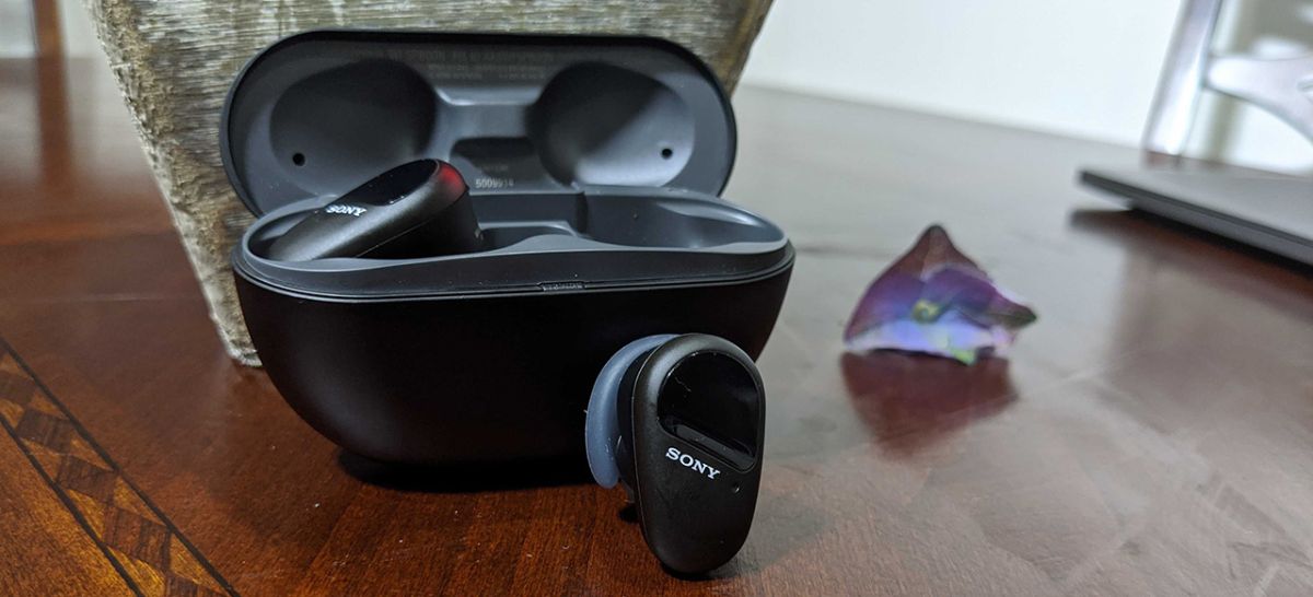 Sony WF-SP800N earbuds