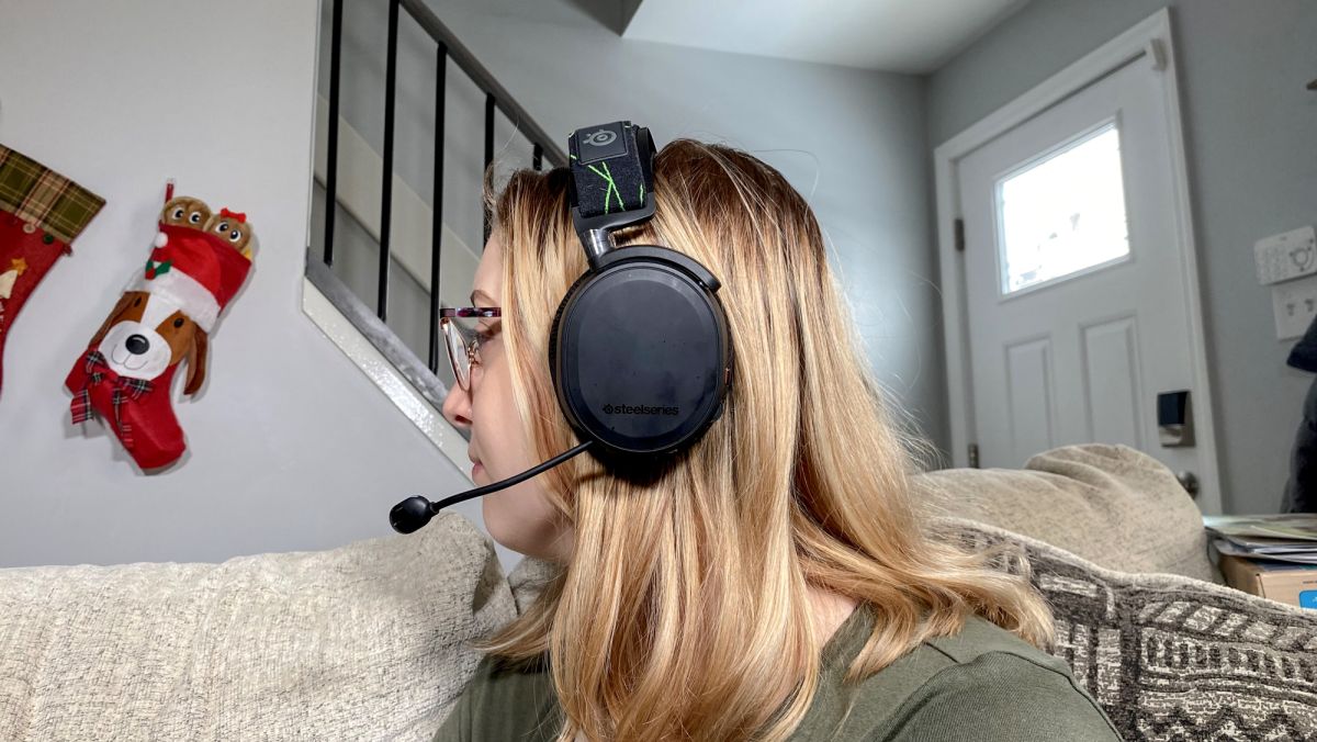 SteelSeries Arctis 7X-Test Von Jennilyn Lombardo Der SteelSeries Arctis 7X passt hervorragend und hat eine erstaunliche Akkulaufzeit, erfordert jedoch einige Audio-Tuning, um auf dem gleichen Niveau zu klingen.