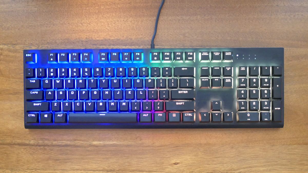 Corsair K60 RGB Pro Tastaturbewertung Von Phillip Tracy Die Corsair K60 RGB Pro ist eine großartige Gaming-Tastatur mit echten mechanischen Schaltern und RGB-Beleuchtung pro Taste zu einem günstigen Preis - aber die neuen Cherry Viola-Schalter sind nicht jedermanns Sache.