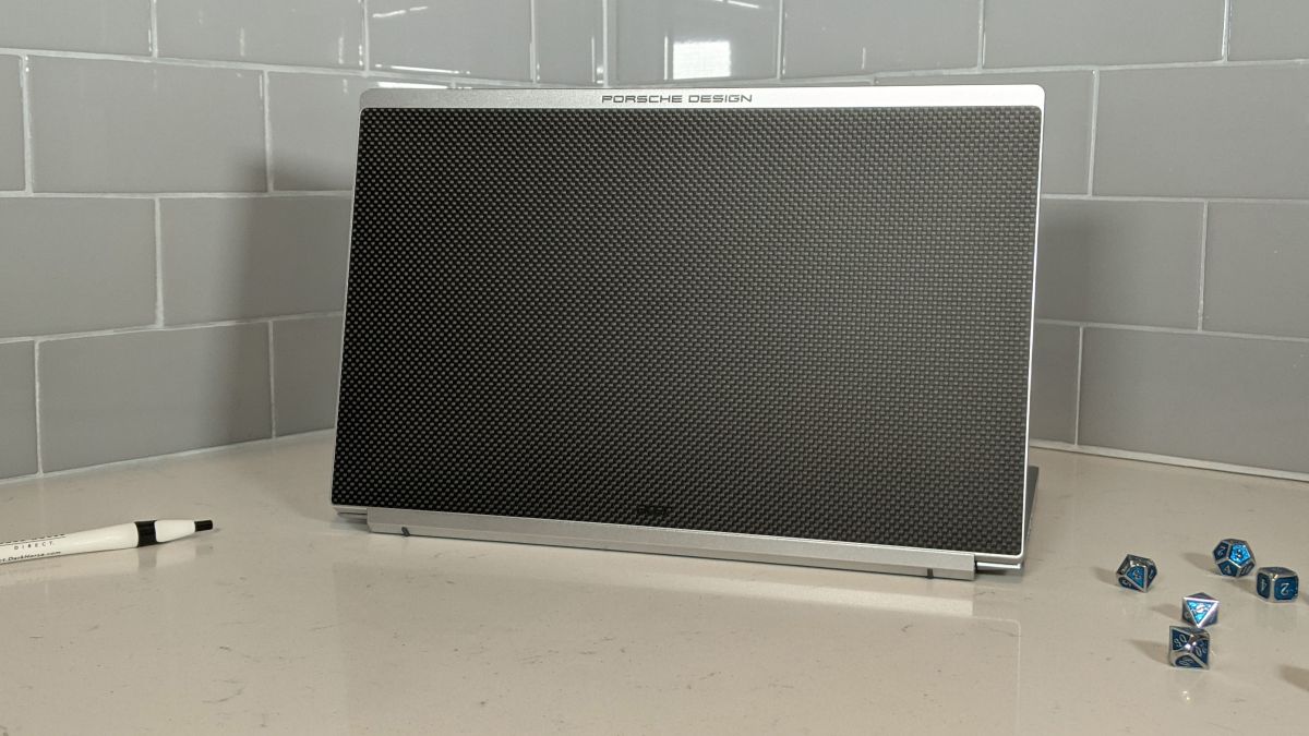 Porsche Design Acer Book RS Bewertung Von Rami Tabari Das Porsche Design Acer Book RS bietet eine hervorragende Leistung und eine erstaunliche Akkulaufzeit, ist aber dank eines klebrigen Designs teuer.