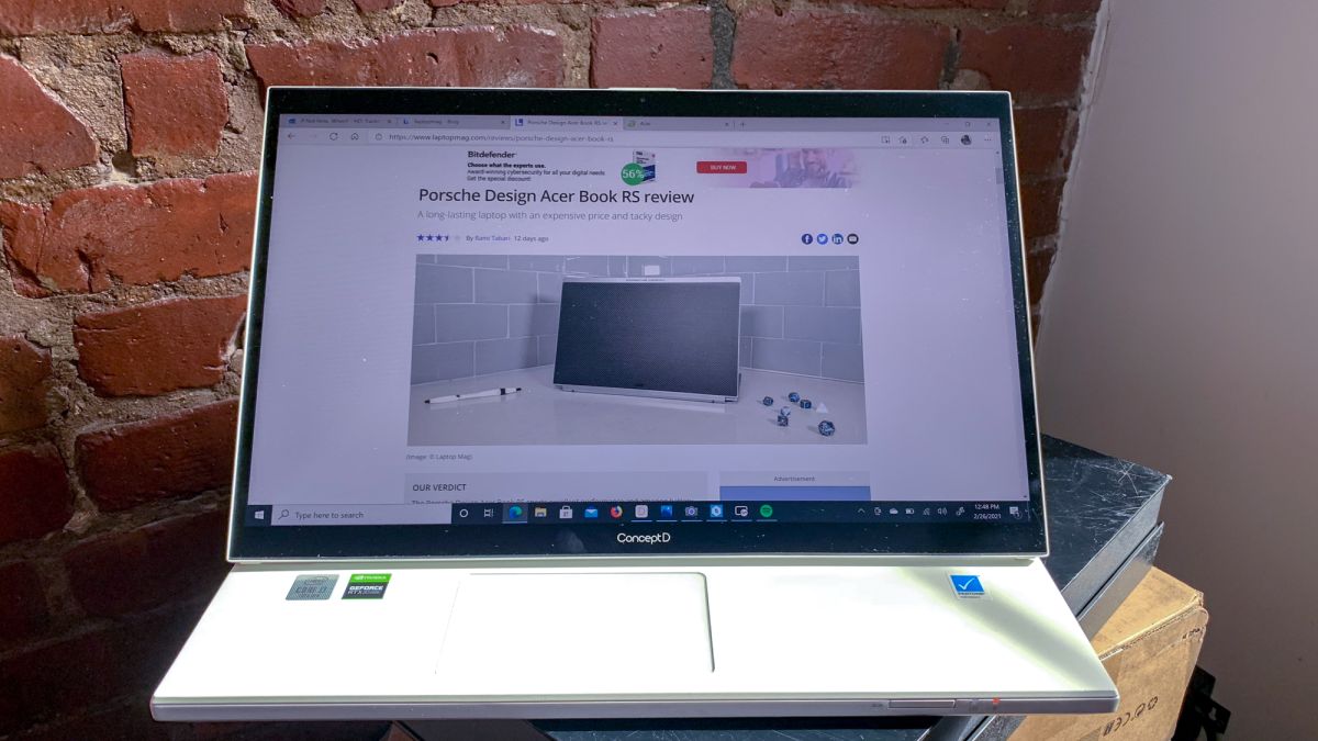 Acer ConceptD 7 Ezel-Test Von Sherri L. Smith Das Acer ConceptD 7 Ezel bietet leistungsstarke Spiele und Gesamtleistung mit guter Akkulaufzeit und einem verschiebbaren 4K-Display, aber diesem Panel fehlt es an Lebendigkeit.