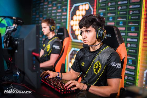 Raketenliga Yukeo Violentpanda Dignitas