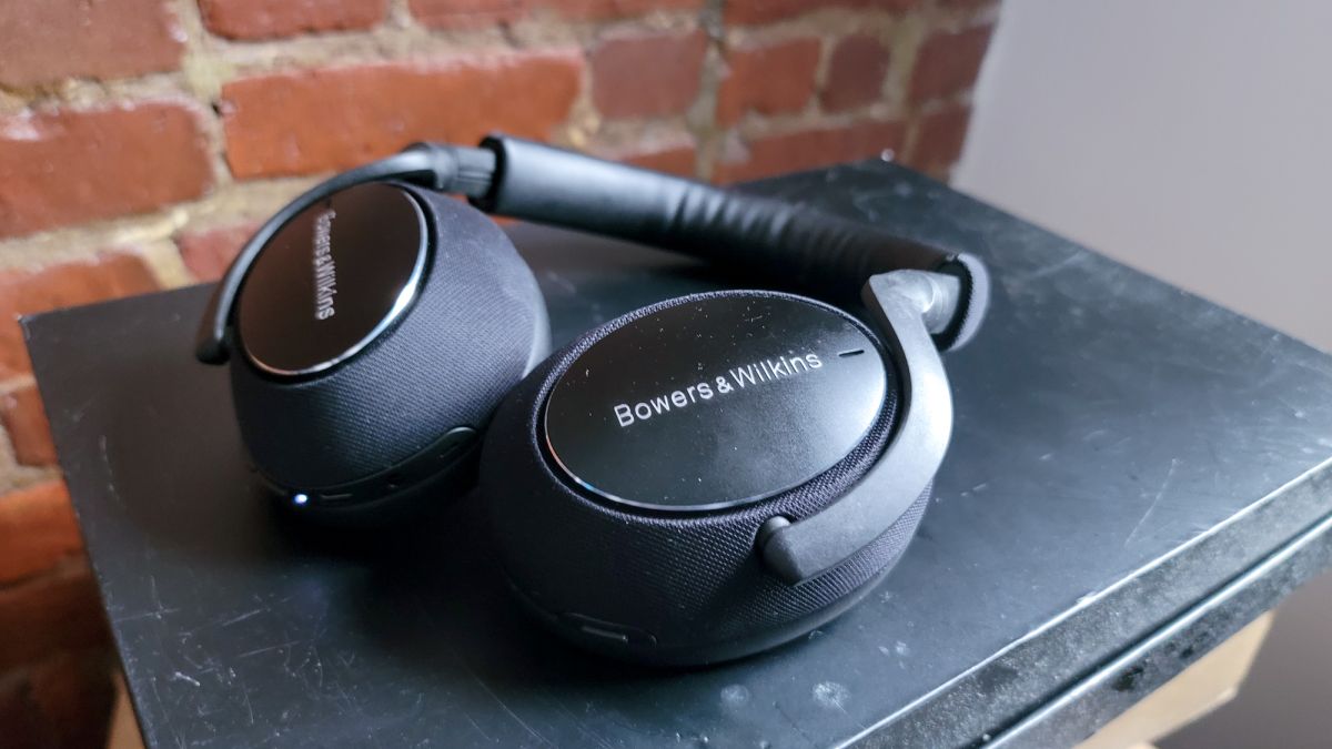 Bewertung der Bowers & Wilkins PX7 Carbon Edition-Kopfhörer Von Sherri L. Smith Die Bowers & Wilkins PX7 Carbon Edition-Kopfhörer bieten eine warme, ausgewogene Audioleistung, einen starken ANC und eine Akkulaufzeit von 30 Stunden bei erstklassigem Design.