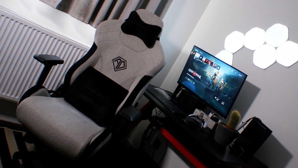 Test des Gaming-Stuhls der AndaSeat T-Pro 2-Serie Von Jason England Der Gaming-Stuhl AndaSeat T-Pro 2 ist bequem, elegant, hoch einstellbar und ideal für den täglichen Gebrauch bei Arbeit und Freizeit - solange Sie keine Kleinwuchsform haben.