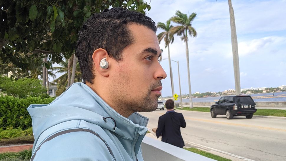 JBL Reflect Mini NC Test By Alex Bracetti JBL Reflect Mini NC great sporty wireless earbuds if you want dynamic audio and noise cancellation in a damage-proof package. | Komponenten