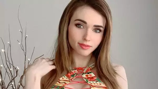 Wer ist Amouranth Bio-Profil Fakten zucken Streamer Kaitlyn Siragusa Cosplay Inhalt Whirlpool