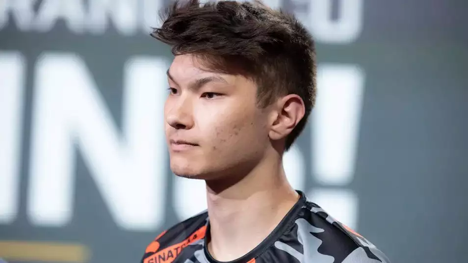 Sinatraa Twitter lange Antwort Aussetzung