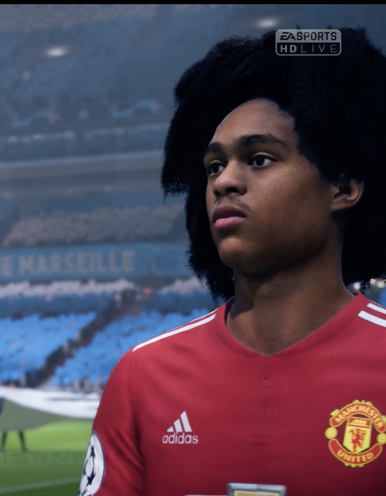 FIFA 22 Tahith Chong Manchester United