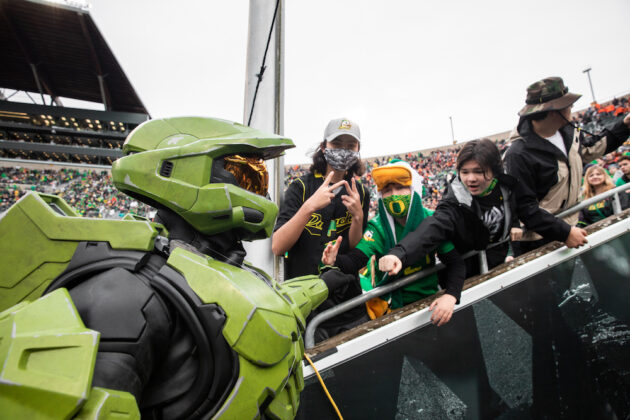 Xbox Halo unendliches Schaufenster Oregon Fußballspiel Augmented Reality Master Chief Cosplay