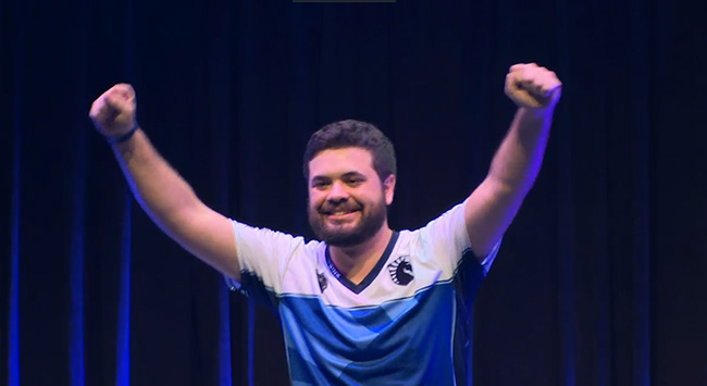 Hbox ist einer der fünf Götter von Melee.