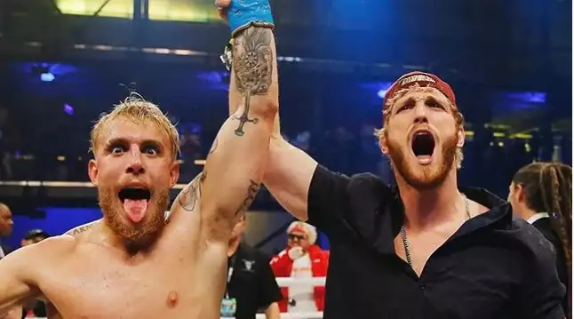 Jake Paul und Logan Paul beim Boxen