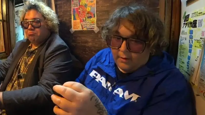 Andymilonakis behauptete, Cashmeow sei ein gefährlicher psychopathologischer Lügner